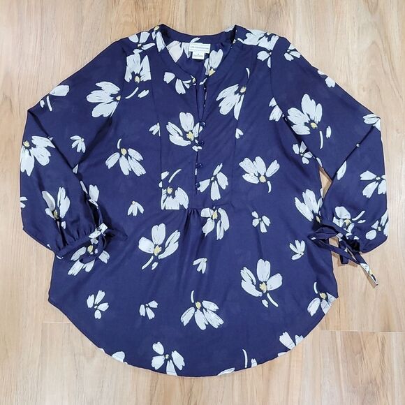 🔹️Liz Claiborne Blue & White Daisy Print Popover Blouse Small - Picture 1 of 13